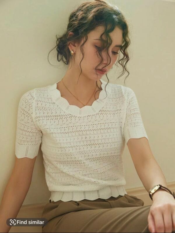 women solid colour tee